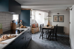 Kittiwake Cottage - Charming harbour-side cottage, luxury interiors
